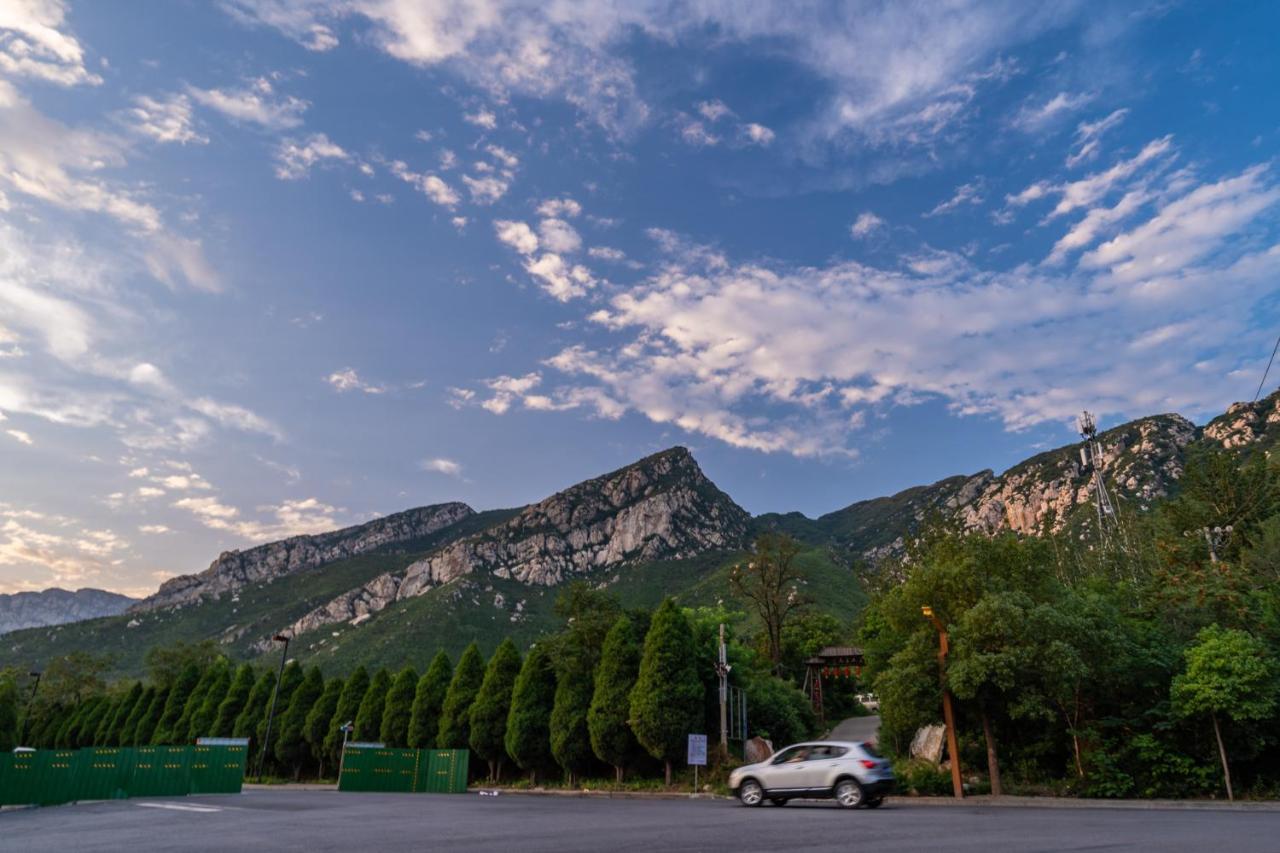 Готель Zhengzhou Dengfeng-Shaolin Temple- Екстер'єр фото