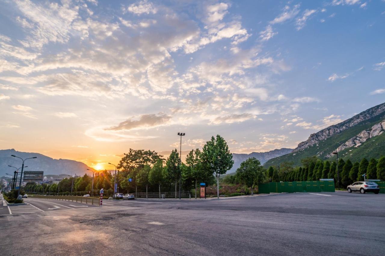 Готель Zhengzhou Dengfeng-Shaolin Temple- Екстер'єр фото